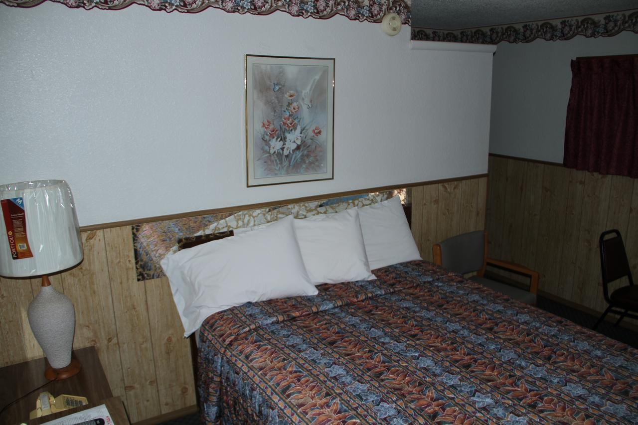 Skyliner Motel Stroud Exterior photo